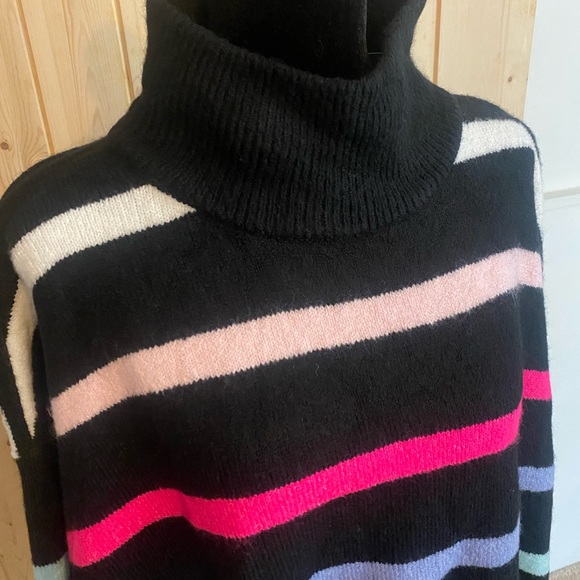 NWT Cabana by Crown & Ivy Turtleneck Black Striped Sweater Size Large - Picture 3 of 3